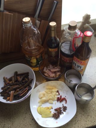 红烧鳝段的做法步骤：1