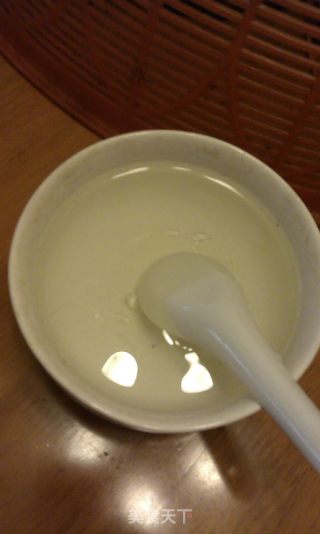 下雨天的安慰——芝麻小圆子的做法步骤：1