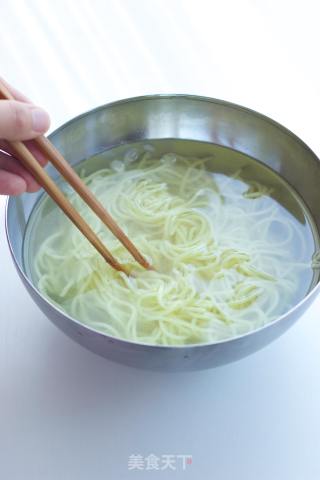 辣味鸡丝凉面的做法步骤：8