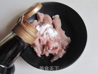 黑椒肉丝炒土豆粉的做法步骤：2
