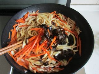 黑椒肉丝炒土豆粉的做法步骤：8