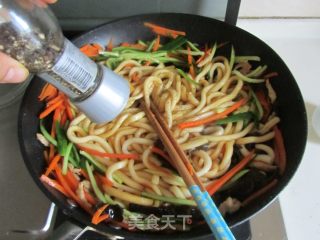 黑椒肉丝炒土豆粉的做法步骤：10
