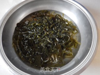 毛豆仁拌海带丝的做法步骤：2