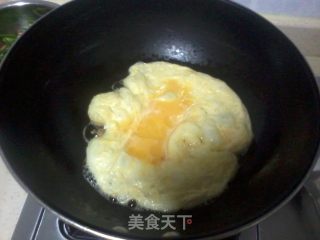 虾仁炒蛋的做法步骤：2