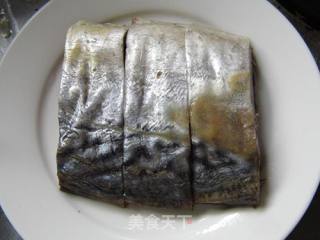 尖椒蒸鲅鱼干的做法步骤：2