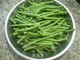 糖醋带豆的做法步骤：1