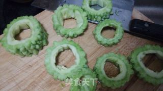 豉汁苦瓜瓤肉的做法步骤：1