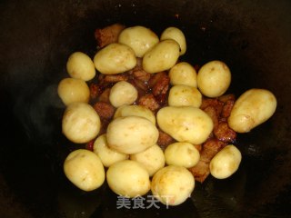 肉烧小土豆的做法步骤：7