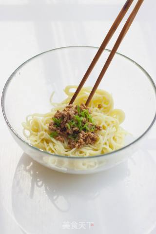 葱油肉末拌面的做法步骤：8