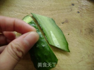 清炒黄瓜片【夏日快手菜】的做法步骤：2