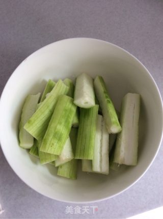 丝瓜炒蛋的做法步骤：2