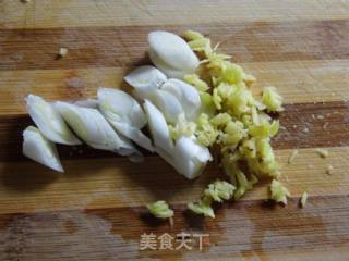 鲜黄花鱼头汤的做法步骤：1