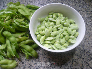 青椒榨菜炒毛豆的做法步骤：2
