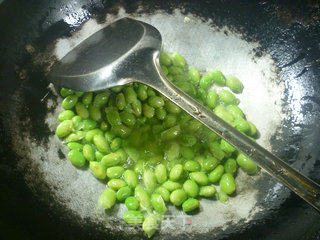 青椒榨菜炒毛豆的做法步骤：5
