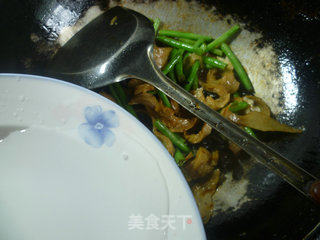 带豆黑木耳炒面筋的做法步骤：7