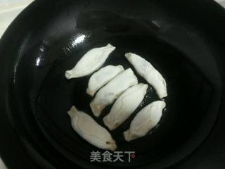 煎锅贴的做法步骤：6