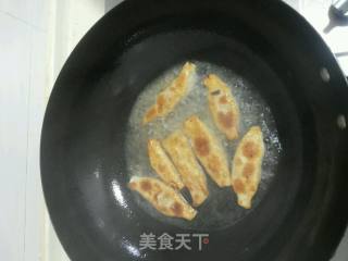煎锅贴的做法步骤：8