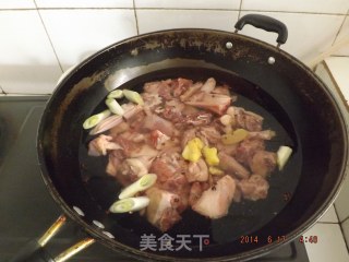 酸萝卜海带老鸭汤的做法步骤：1