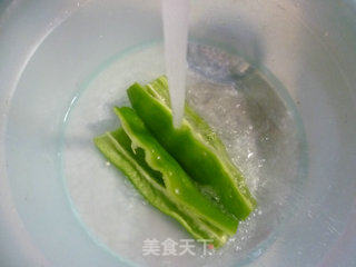 青椒五花肉炒粉丝的做法步骤：2