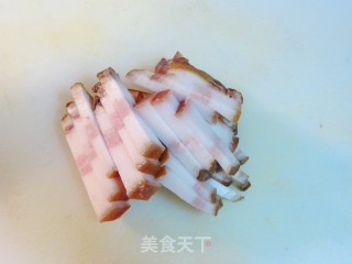 咸肉炒芦笋的做法步骤：1