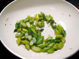 咸肉炒芦笋的做法步骤：3
