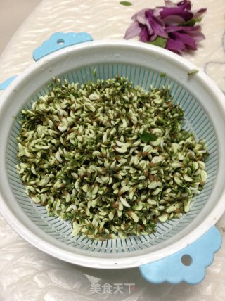 炖槐花的做法步骤：1