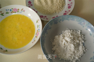老爸的拿手老三样，跟着舌尖一起吃上海炸猪排的做法步骤：2