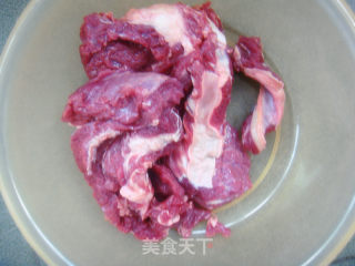萝卜炖牛腩的做法步骤：1
