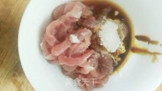 毛豆香干青椒肉丝的做法步骤：2