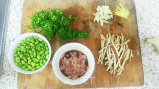 毛豆香干青椒肉丝的做法步骤：5