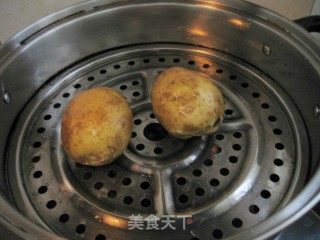 吃了就上瘾的——锅巴土豆的做法步骤：1