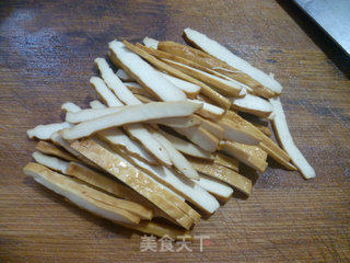 里脊肉香干炒双椒的做法步骤：3