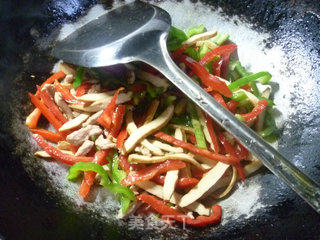 里脊肉香干炒双椒的做法步骤：8