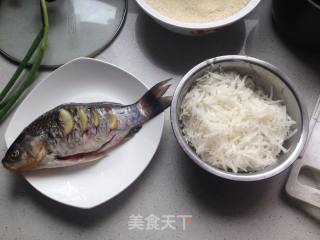 鲫鱼萝卜汤的做法步骤：2