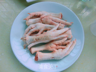 麻辣卤鸡爪的做法步骤：1