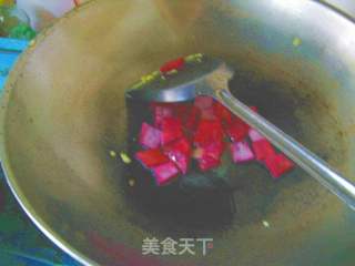 火龙果皮炒蛋的做法步骤：5