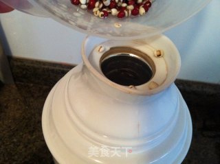 红豆薏米水的做法步骤：3