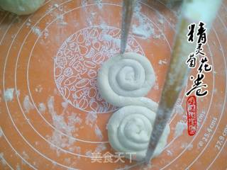 椰奶菊花卷的做法步骤：5