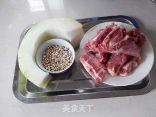 冬瓜薏米骨汤的做法步骤：1