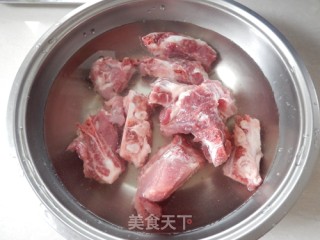冬瓜薏米骨汤的做法步骤：2