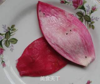 炒三丝（火龙果皮，青椒，兔腿）的做法步骤：2
