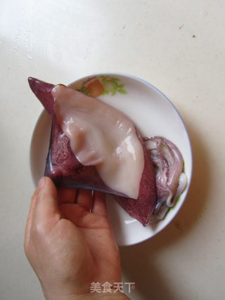 辣烤鱿鱼的做法步骤：1