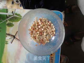 酥花生拌芹菜的做法步骤：2