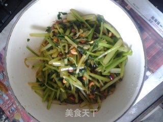 酥花生拌芹菜的做法步骤：4