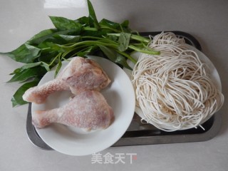卤鸡腿面的做法步骤：1