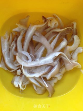 炸鲜蘑的做法步骤：2