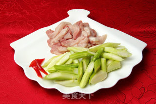 芦笋炒肉片的做法步骤：2
