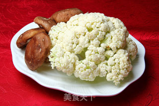香菇炒花菜的做法步骤：1