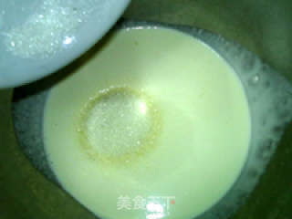 焦糖牛奶香草冰激凌的做法步骤：2