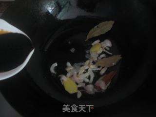 豉油皇乳鸽的做法步骤：4